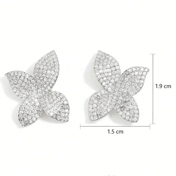 Women's Diamond detailed Butterfly-Shaped Stud Earrings - Picture 3 of 14